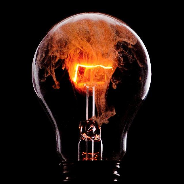 这一盏灯,点亮要用 530 秒,熄灭要用 459.7 年