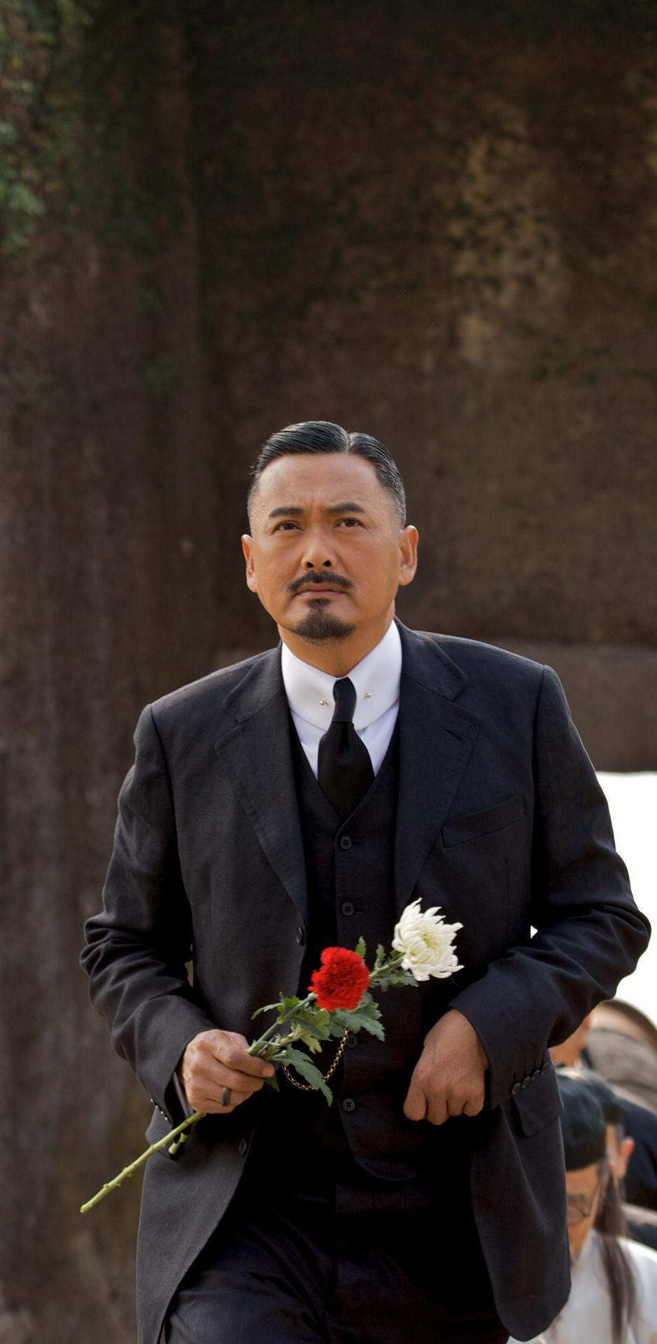 斗智斗勇,出尽各种手段阻止张麻子前进的脚步,剧中的黄四郎作为鹅城暗