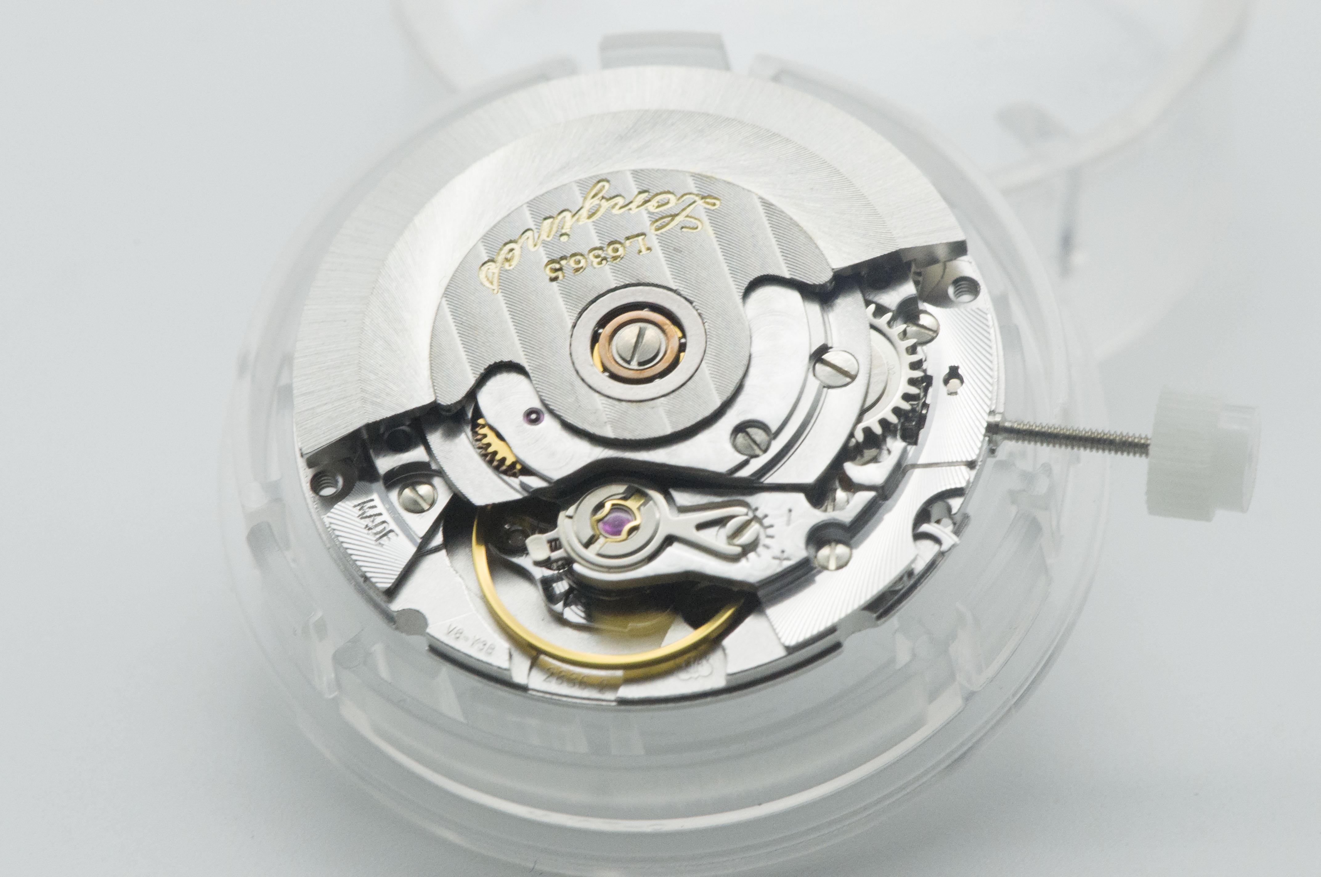 双语言星期功能,当今的量产型瑞士手表基本都采用了2836机芯