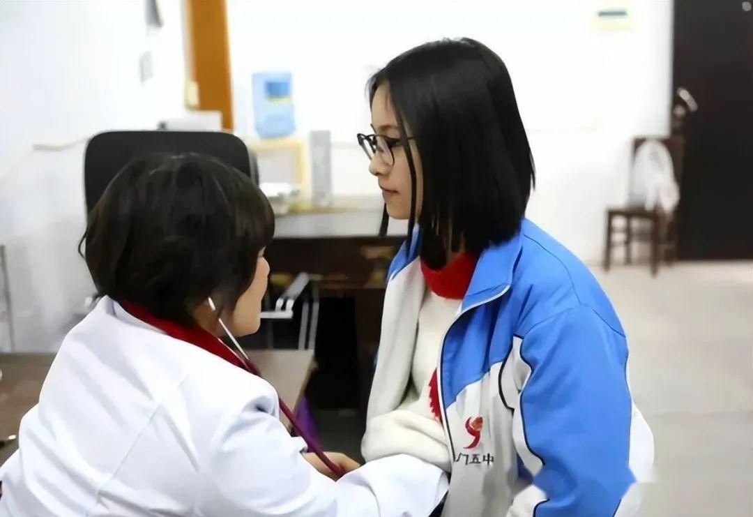 高考体检需要脱衣服高三学生羞红脸班主任说出实情