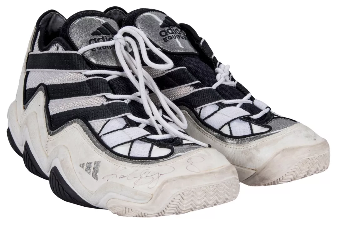 曾经风靡后来沉寂的王牌adidas的天足还能重新出发吗