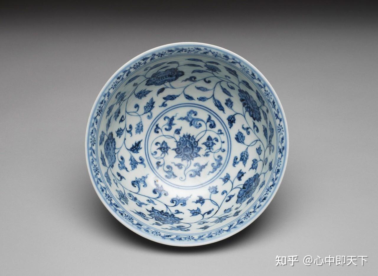 明宣德景德镇御窑厂青花缠枝莲纹碗