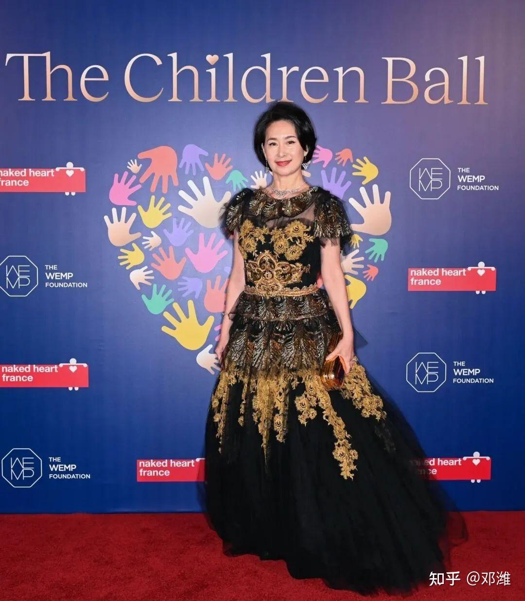 赌王家聚会何超琼站c位何超仪花式夸姐长公主vs叛逆千金有何不同