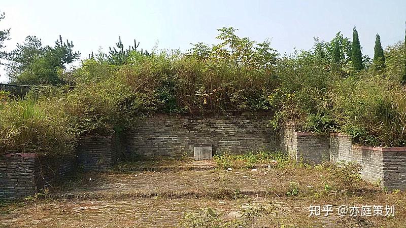 广东南下经过江西泰和县时,专程到泰和县烈士陵园旁边的杨士奇墓拜谒