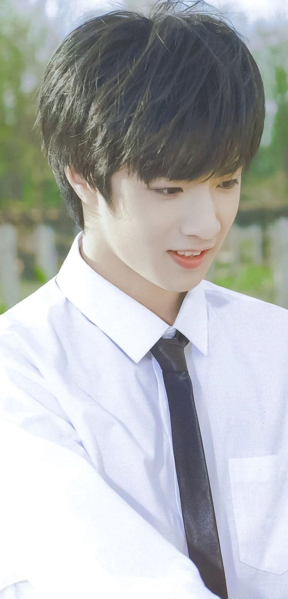 蹲下刘耀文神图,可以做墙头的那种,谢谢? - 知乎