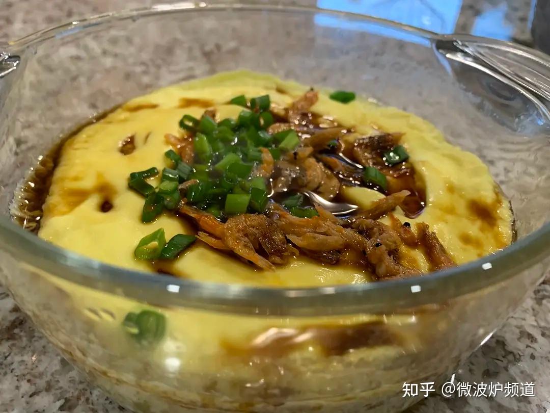 5或者1:1的比例加水搅拌均匀,有条件可以过筛;2,微波炉蒸鸡蛋的器皿