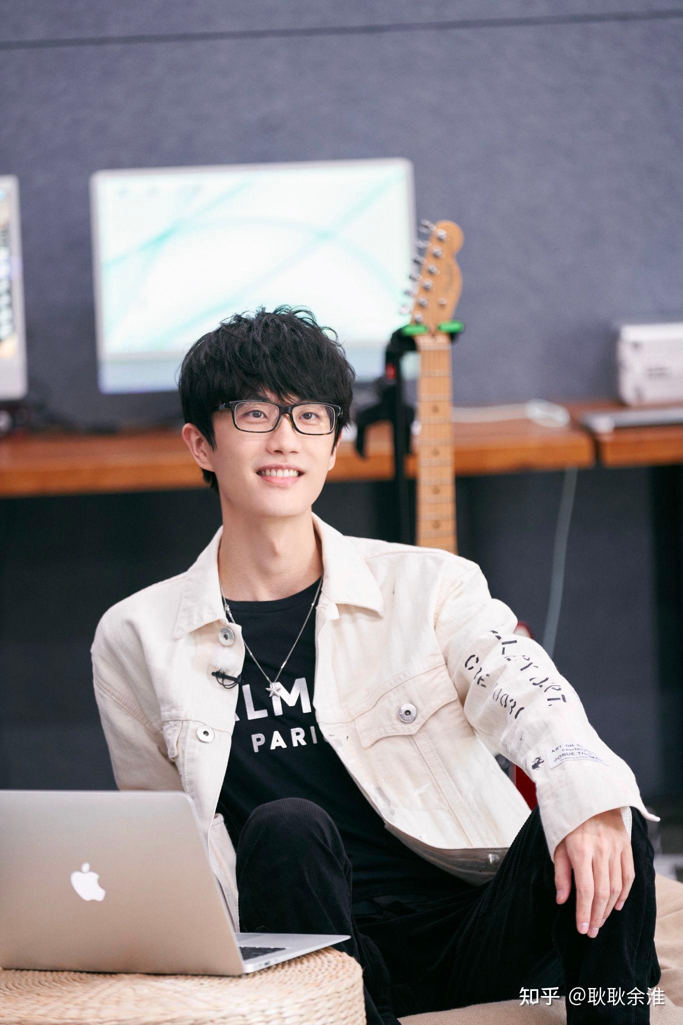 有哪些许嵩无水印的好看的照片呀壁纸呀? - 知乎