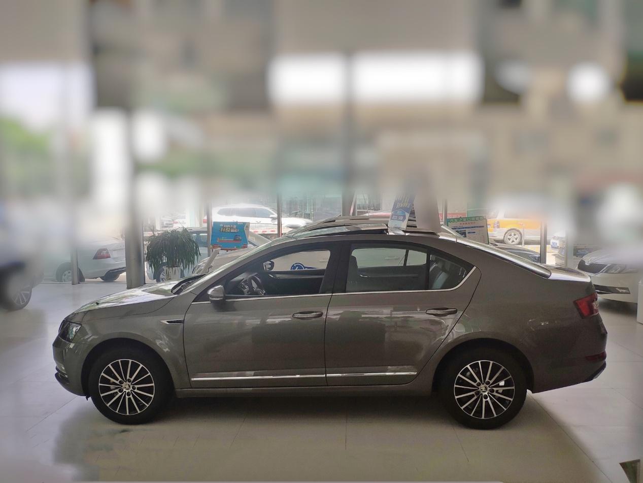 斯柯达明锐:能把冰箱塞进后排,但只配备两个安全气囊 - 知乎