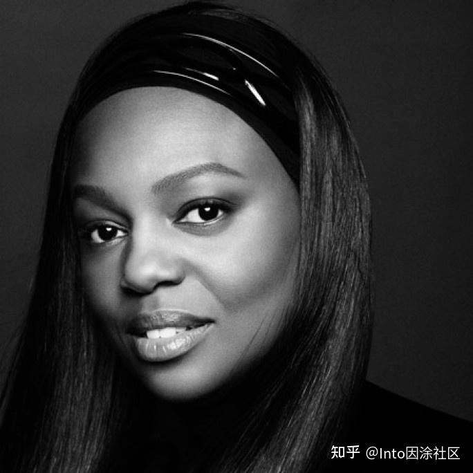 patmcgrath极致的色彩表现力她用前卫的艺术彩妆赋予高级时装全新的