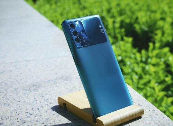 中兴远航30pro高颜值长续航手机