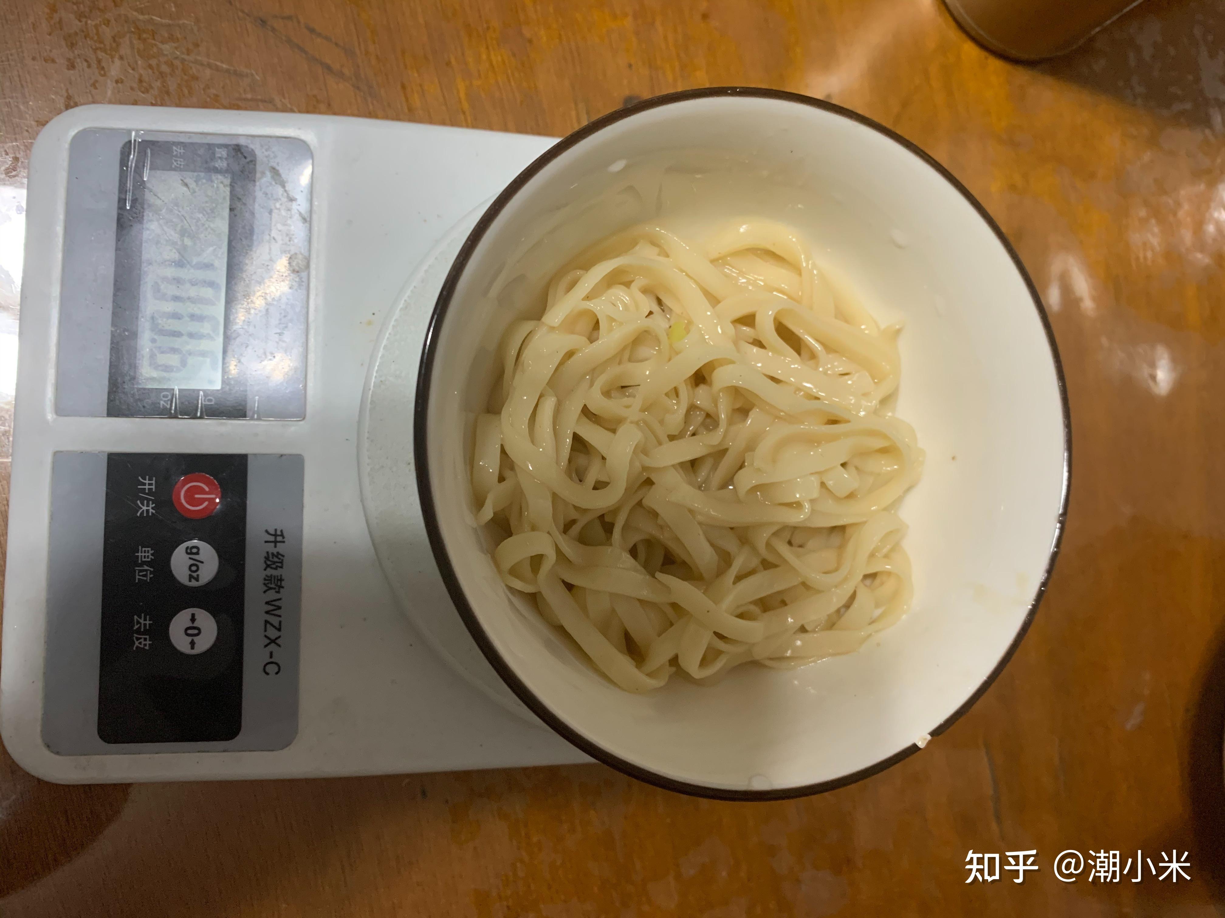 关于卡路里网上说每个人每天需要摄入1500卡路里但是煮面条每100克才