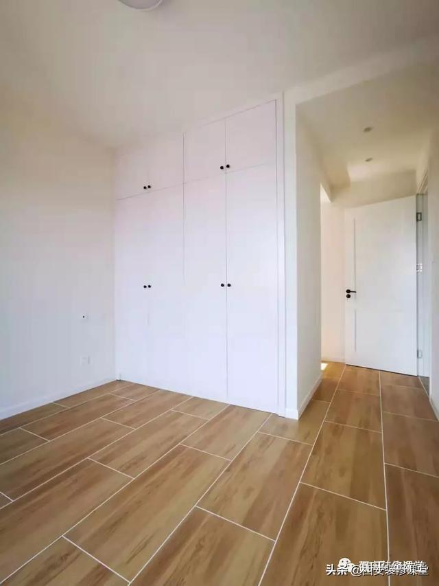 衣柜镶嵌做了假墙处理的时候,柜体不外露,是不需要见光板的▲同样