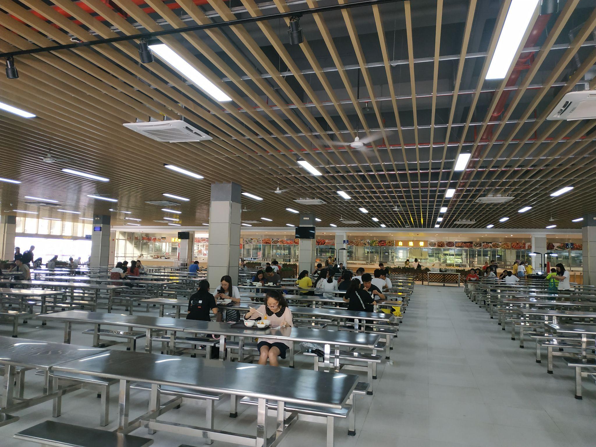在惠州学院里就餐是一种怎样的体验?有什么推荐的食堂和美食?