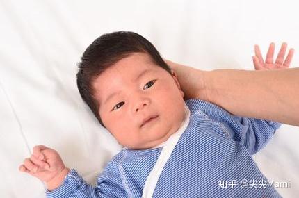 横抱和竖抱新生儿的正确姿势和注意点（附图文教程） - 知乎