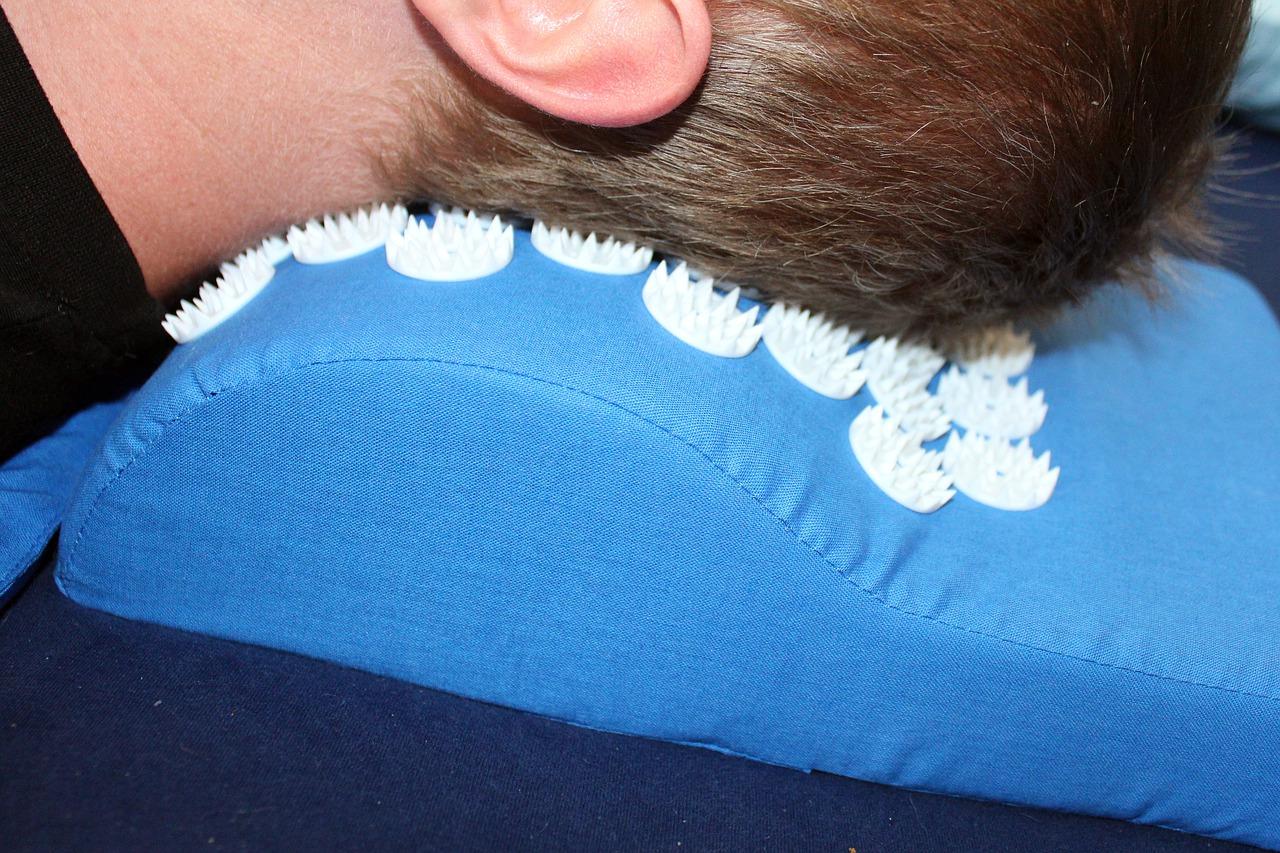 颈椎按摩枕怎么使用