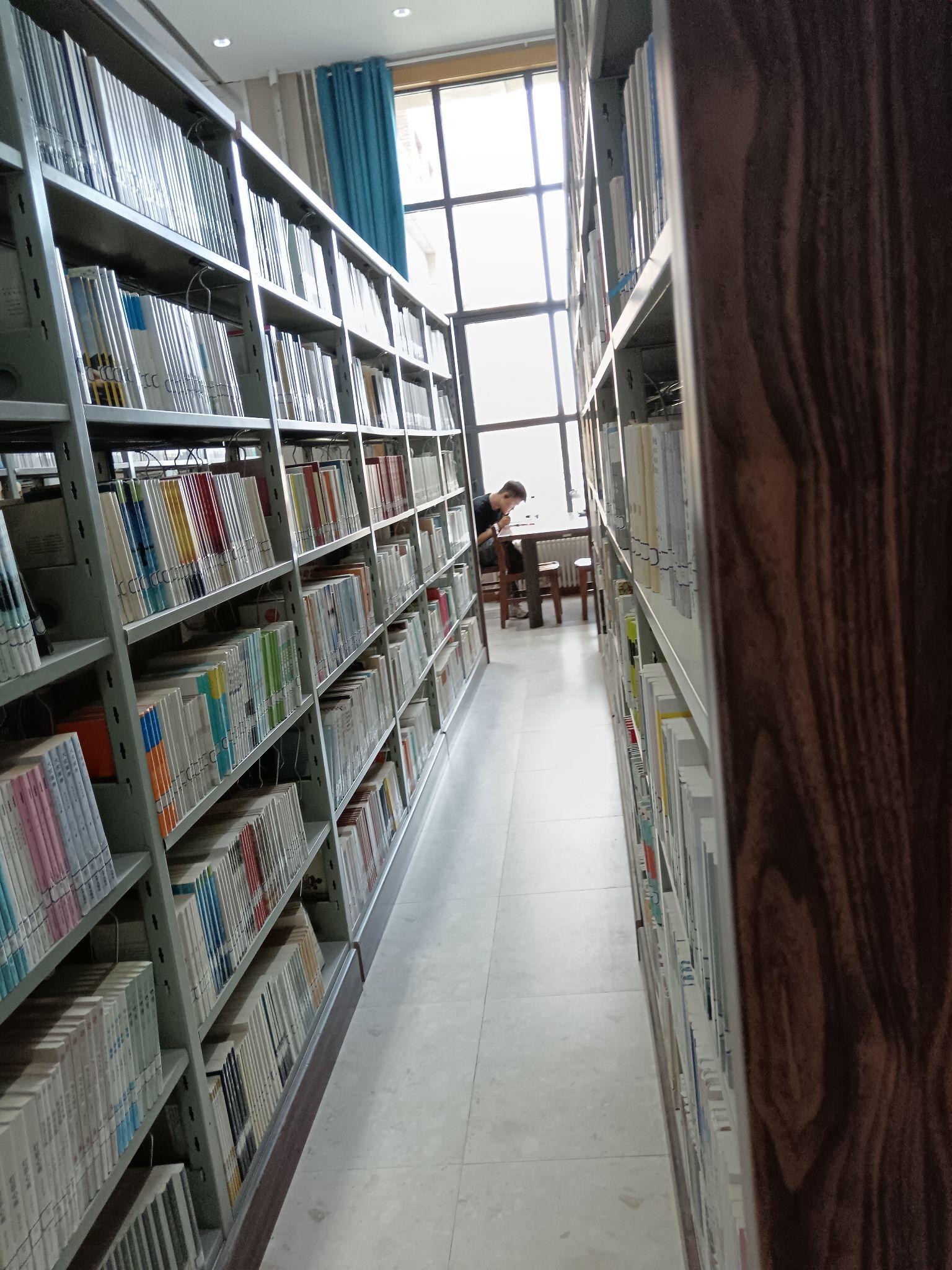 兰州信息科技学院的图书馆环境怎么样?