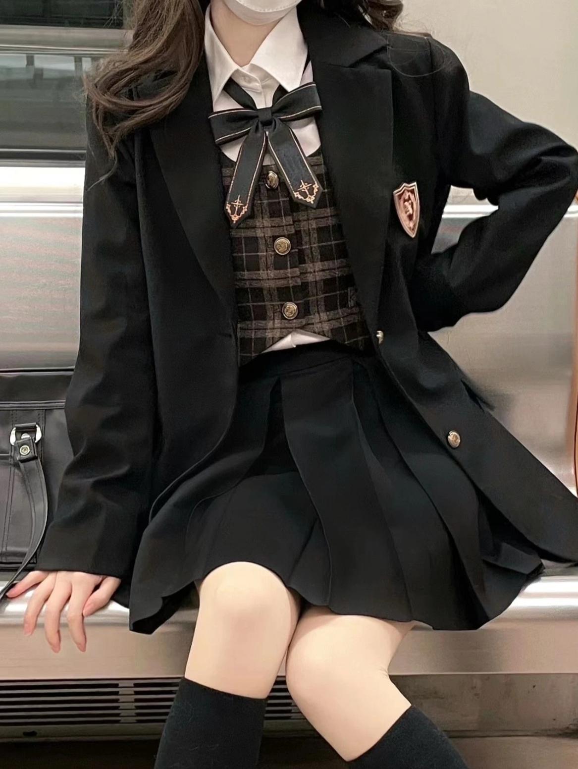 黑色的 jk 制服适合搭配哪些长筒袜? - 知乎