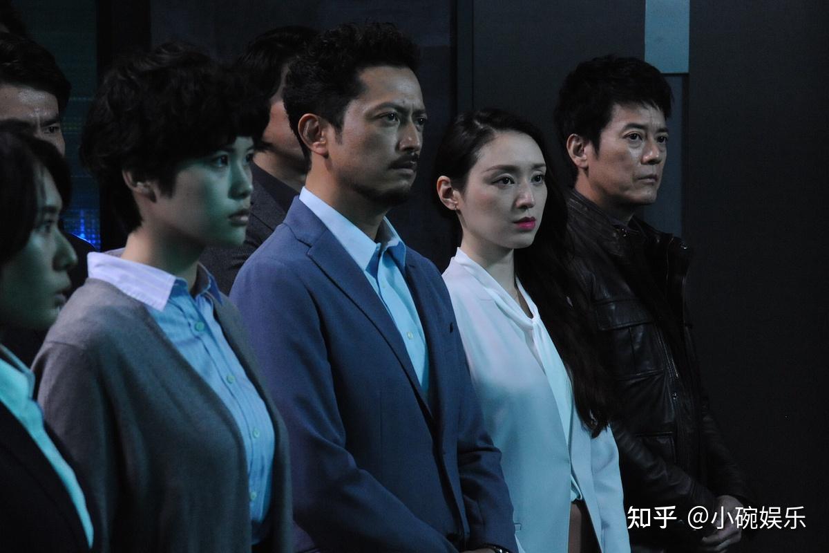 这部20年前就在美国爆火,然后被全世界追捧的电视剧《24小时》,被日本