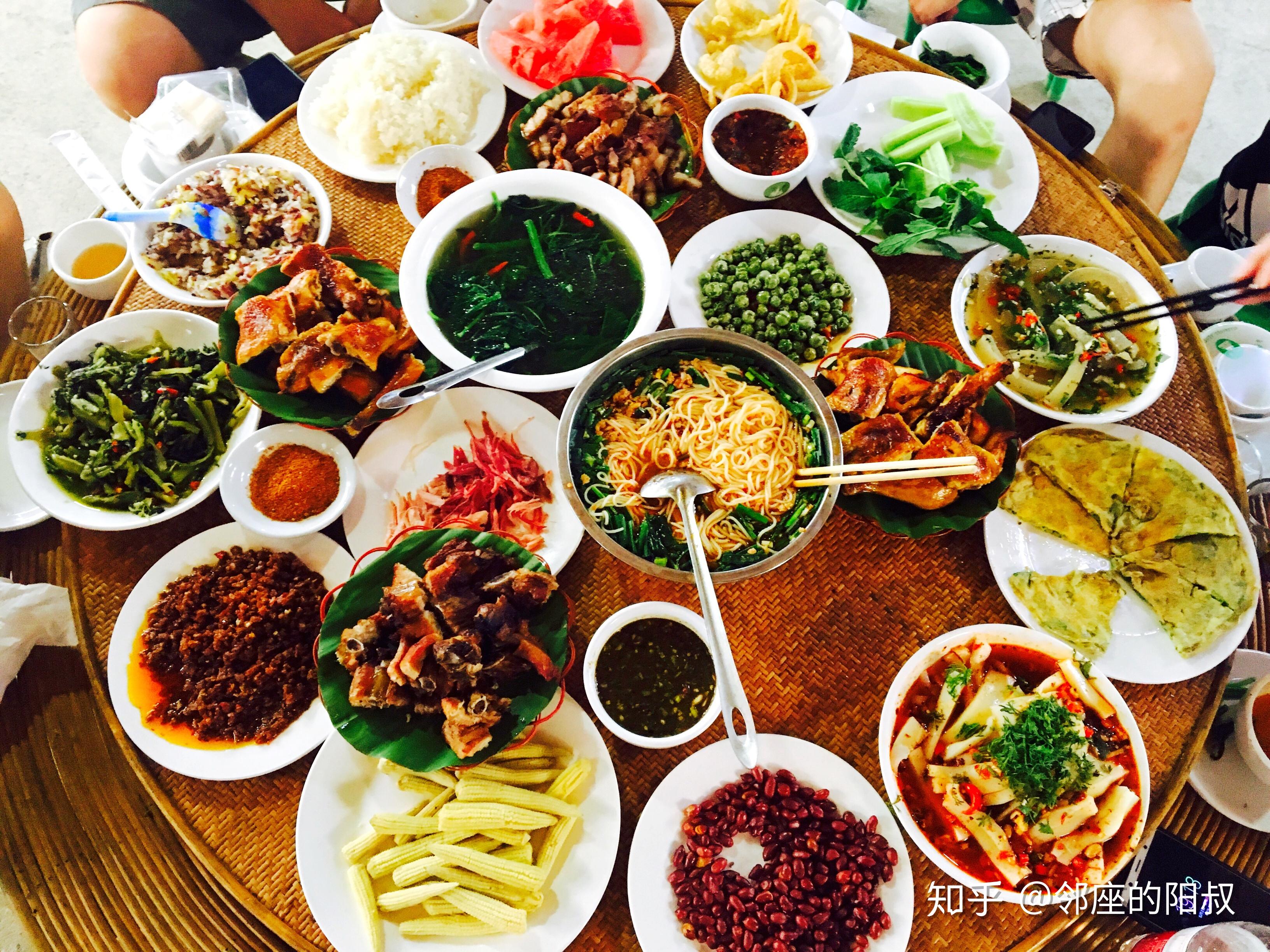去湖南湘西侗寨做客 全寨人一起来吃“合拢宴” 好壮观好大气！