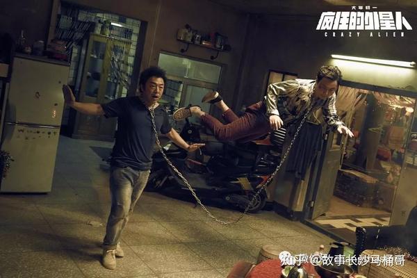 "咱们每个人,有时候是猴,有时候又是耍猴的人,你觉得这是不是一种