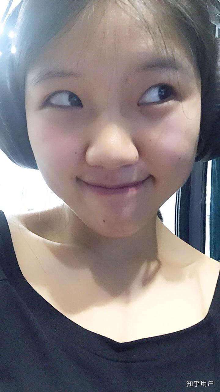 鼻子大而塌的漂亮女孩子,有谁可以来个例子么?