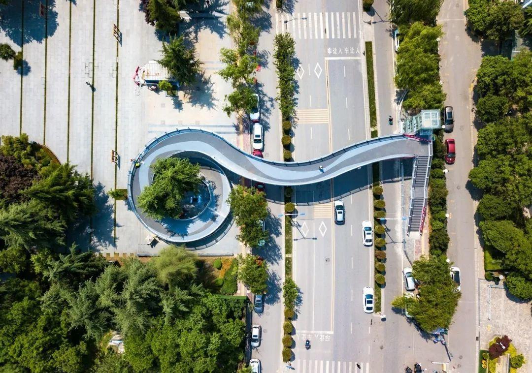 西安首座无障碍人行天桥颜值超酷独具匠心快去打卡吧