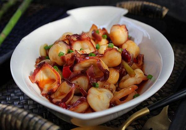 章鱼小丸子,酱爆八爪鱼,章鱼足刺身,章鱼意面,章鱼萨拉米,红烧,白灼.