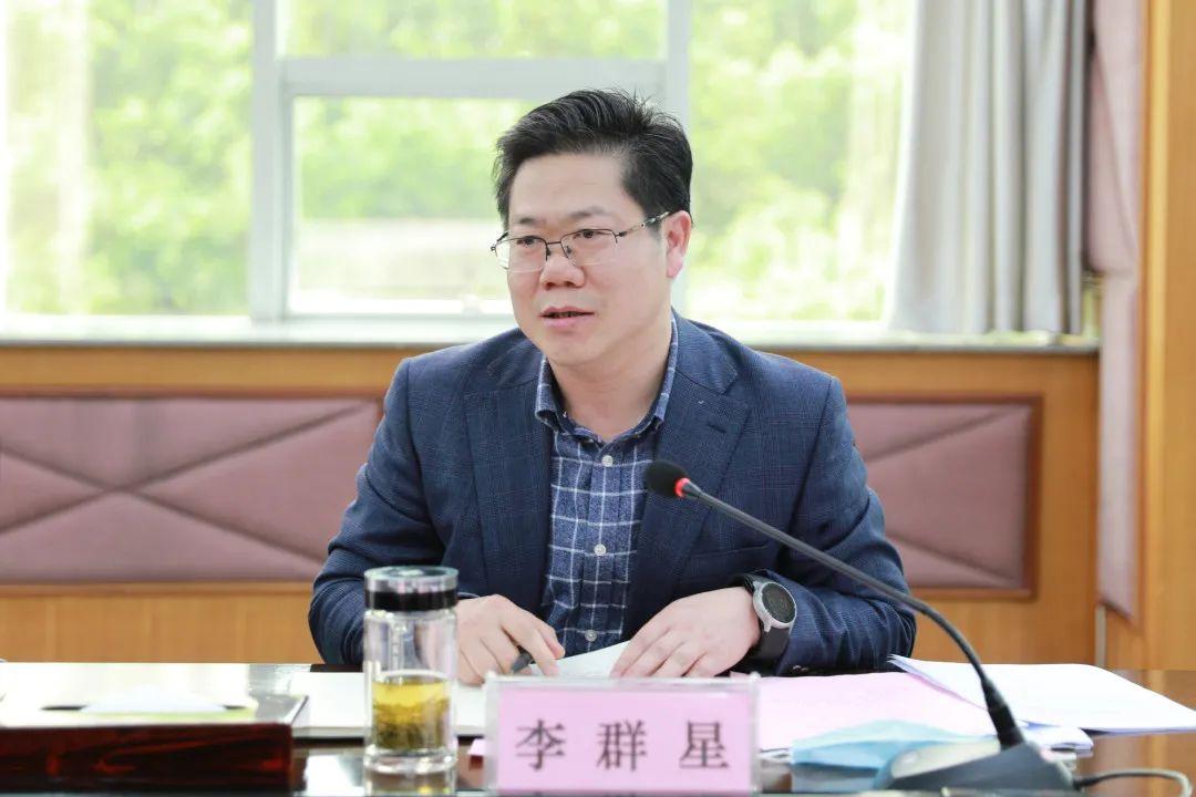 省法院党组副书记,副院长覃文萍,省法院党组成员,副院长李群星,省法院