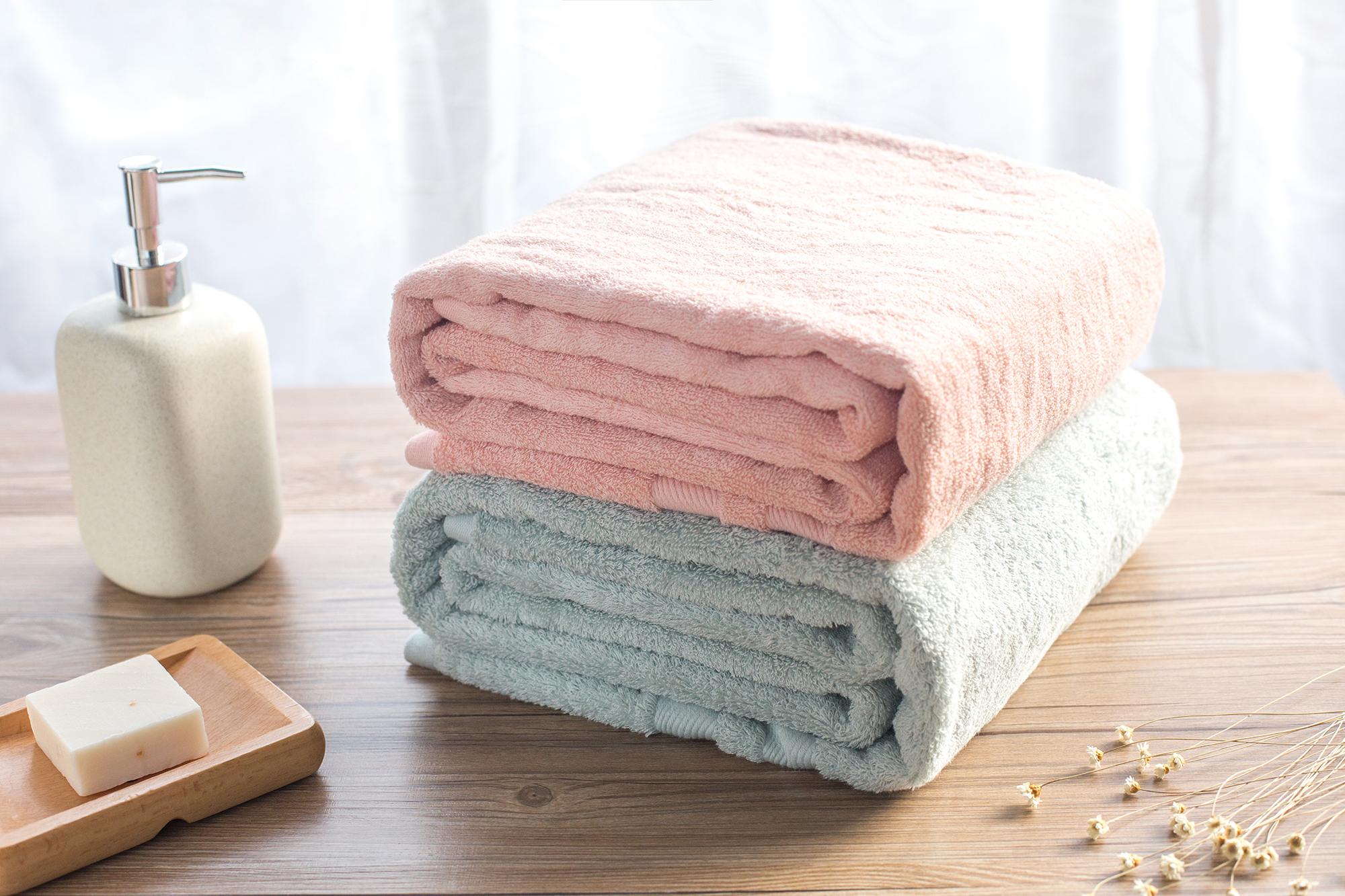 每天洗完脸用什么擦干?