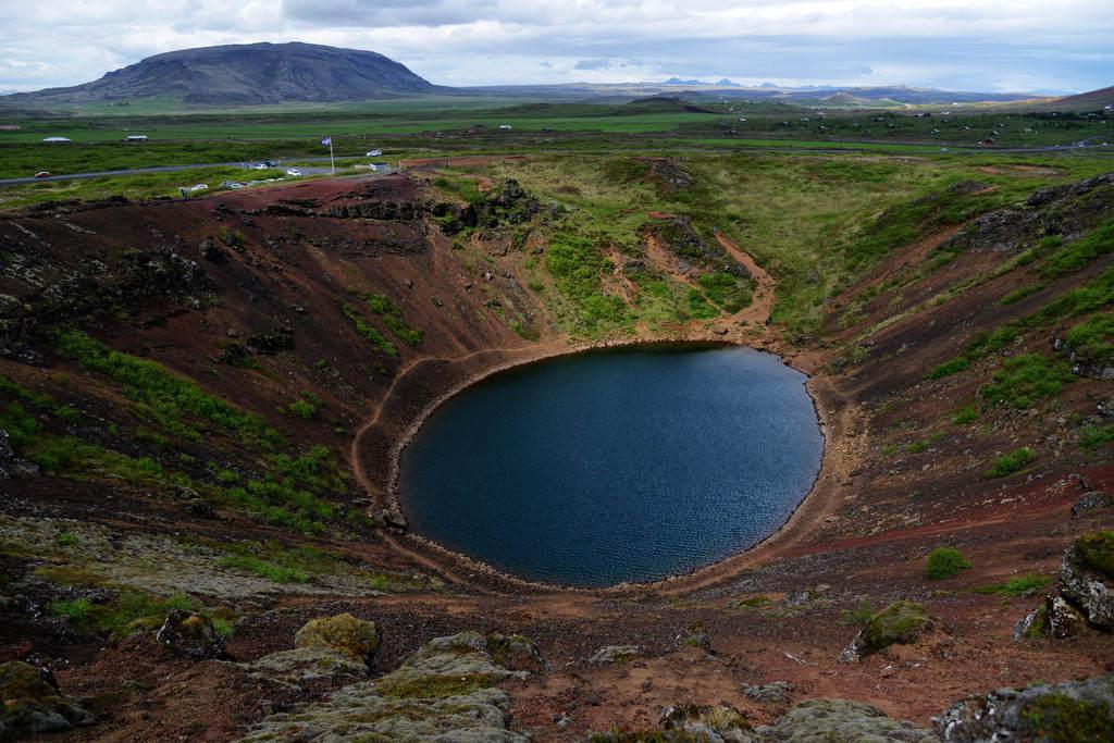 和普通火山不同,黃石超級火山不像普通火山那樣有明顯的山體,也就是沒