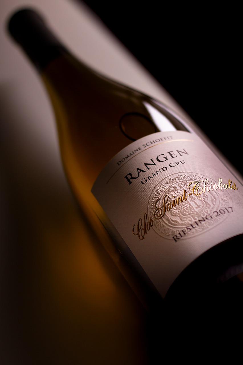 2. 清洗消毒酒瓶