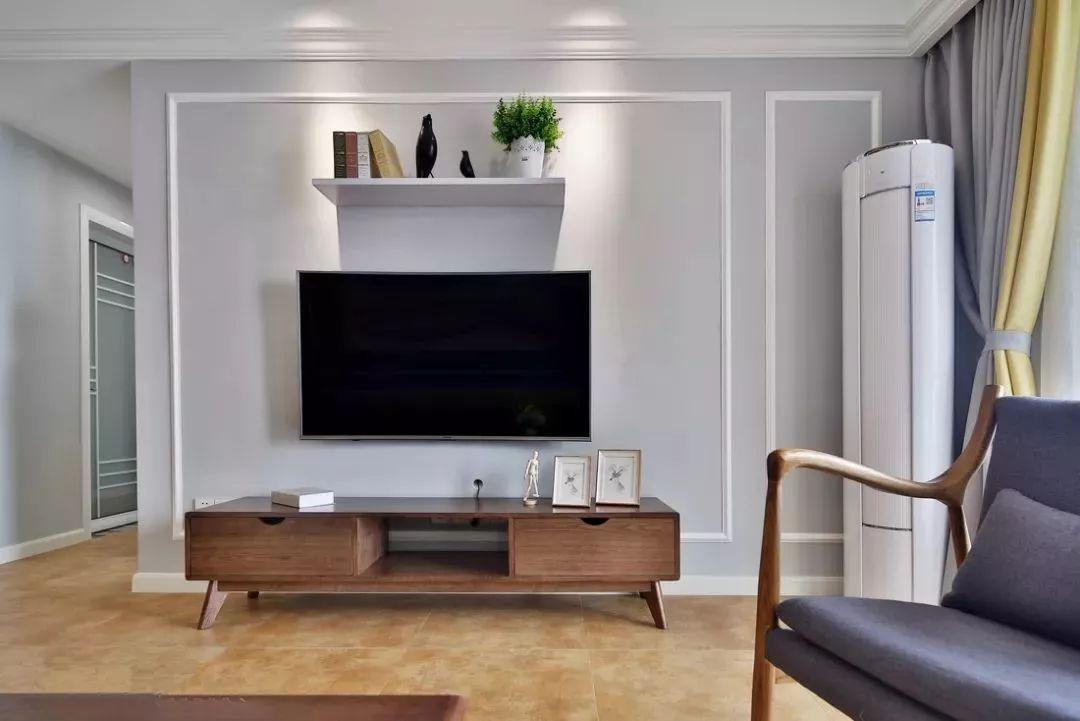 背景墙上加石膏线更有档次多了亲戚都喜欢这样做