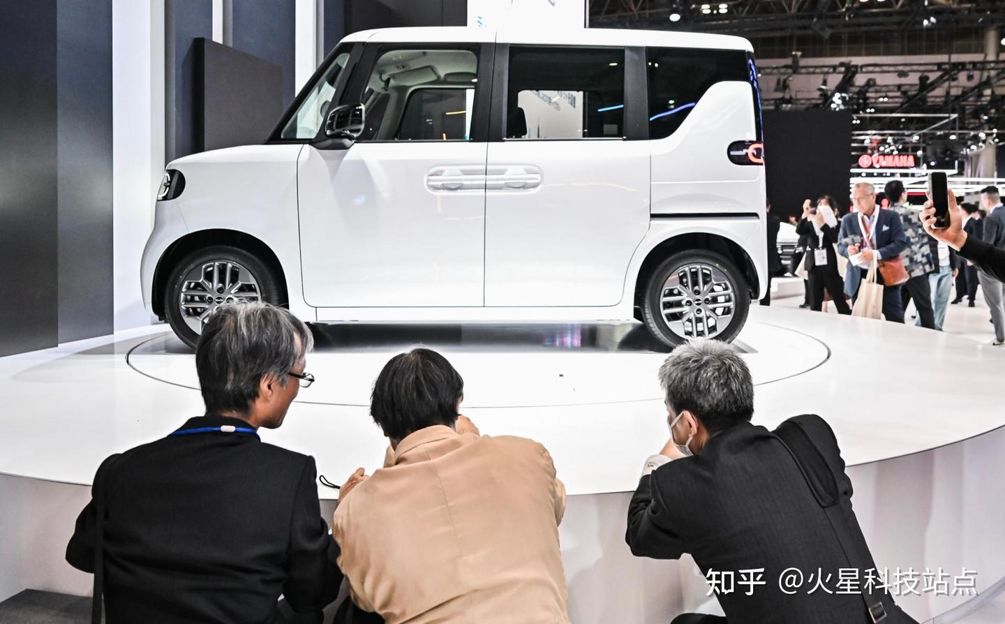 日本电车补贴玩双标:嘴上喊普惠,实则排外!比亚迪依然逆势增长