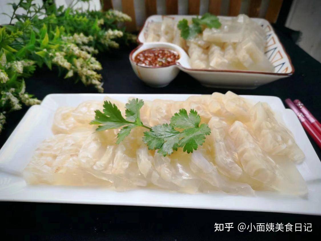 做猪皮冻时，千万不要焯水后就煮，多加这一步，皮冻透亮无腥味！ - 知乎