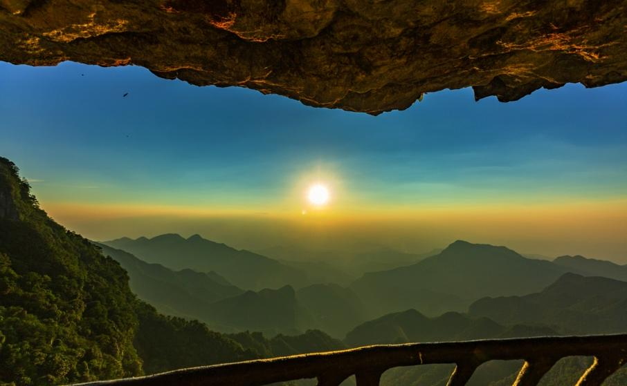 重庆热门旅游景点金佛山景区旅游攻略低音号导游