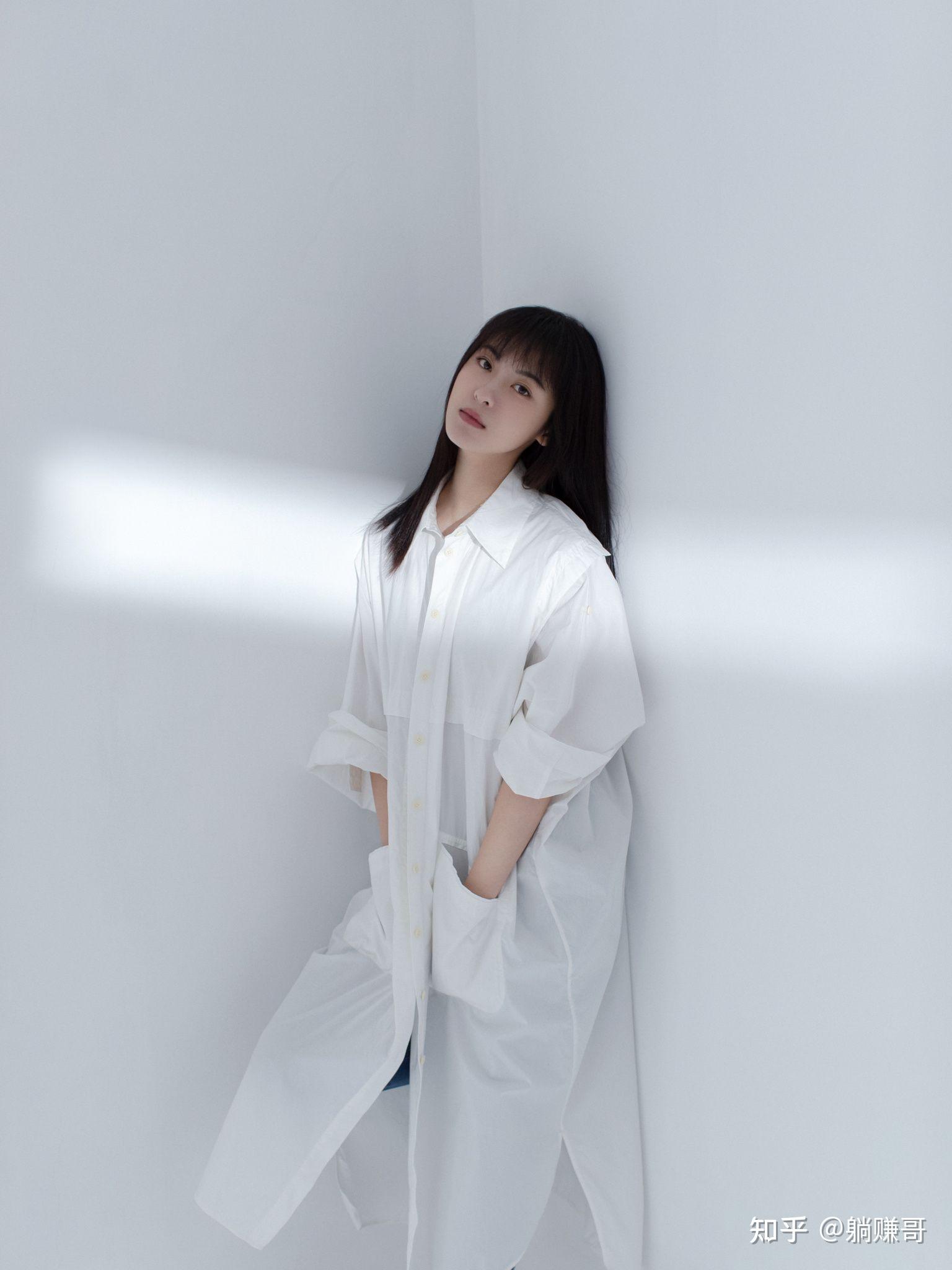 周放美腿玉足壁纸