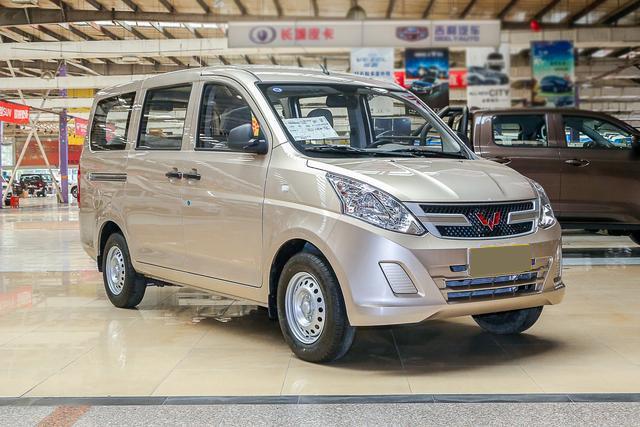 五菱荣光v强悍的实用性非常适合创业初期