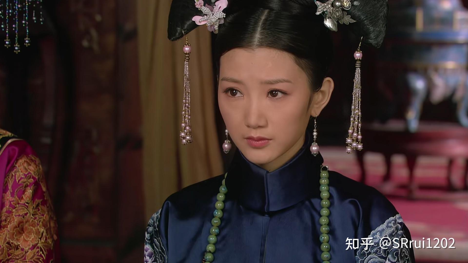 甄嬛传瑛贵人采苹的旗头发饰与锦衣华服