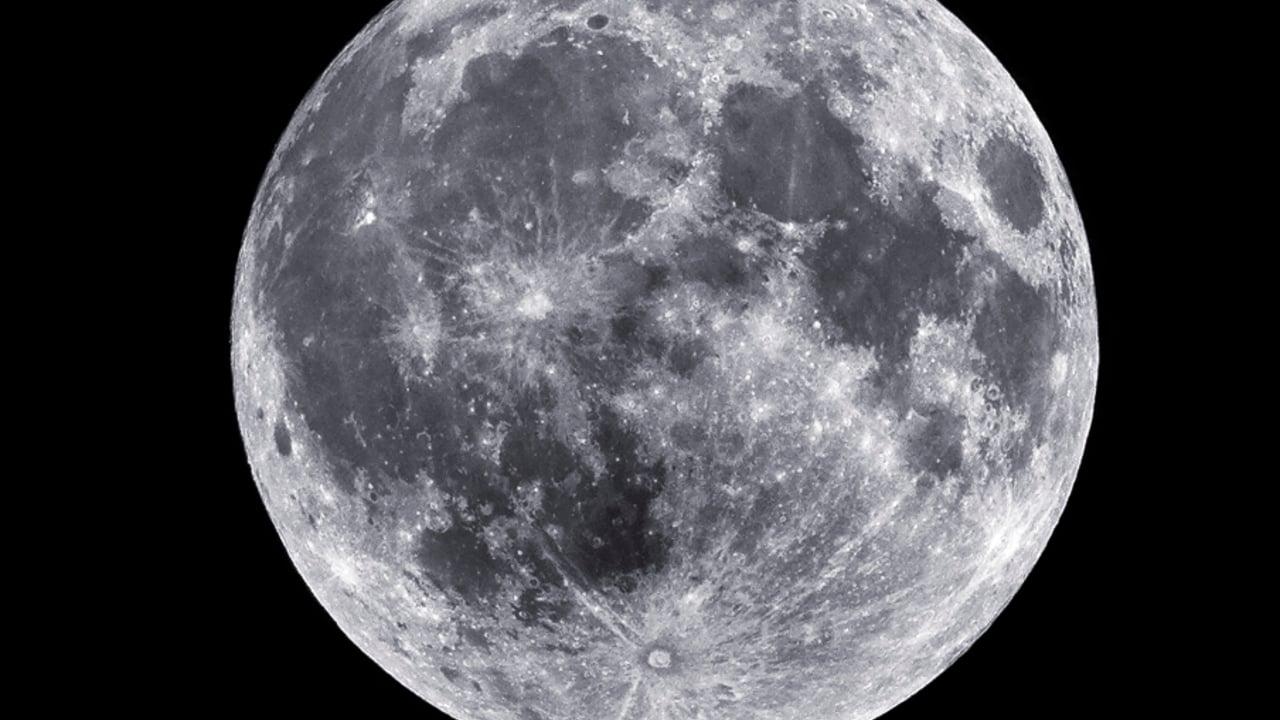 月球裂开的痕迹图片图片