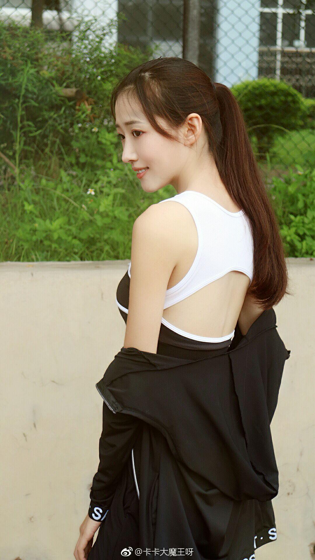 平胸较瘦的女生能否穿出性感