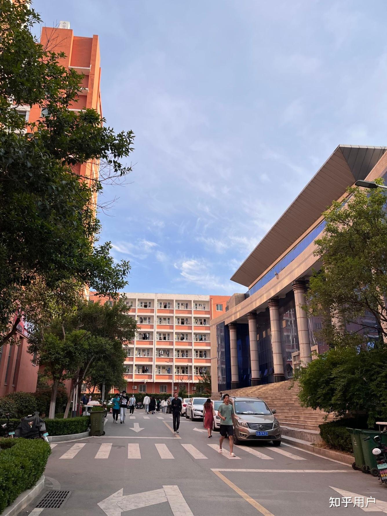 山东政法学院的宿舍条件如何?校区内有哪些生活设施?