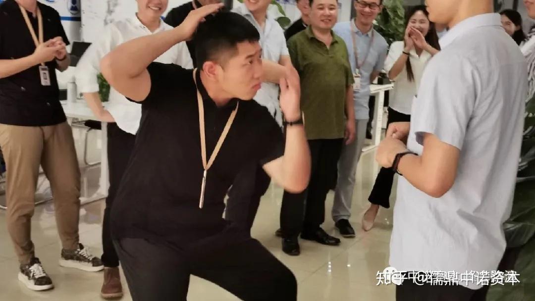 让自己觉得舒服,是每个人的天赋!这对决的气势!