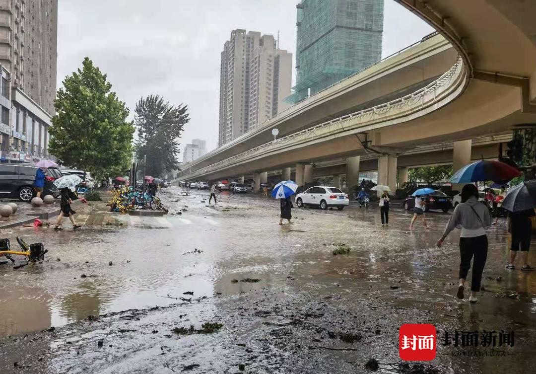 河南暴雨致郑州大学第一附属医院停电,近三千名医护坚守,正协调转运