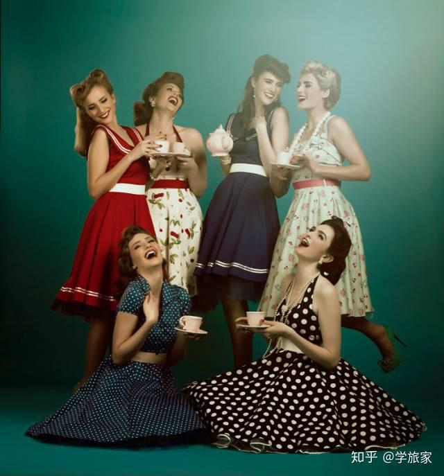 顾名思义,dress code party指的就是有一定着装主题要求的派对!