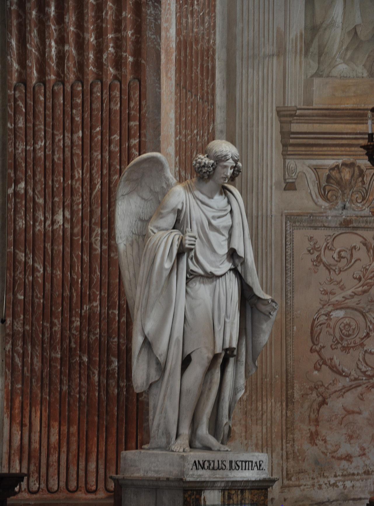 天使雕像米开朗琪罗图片