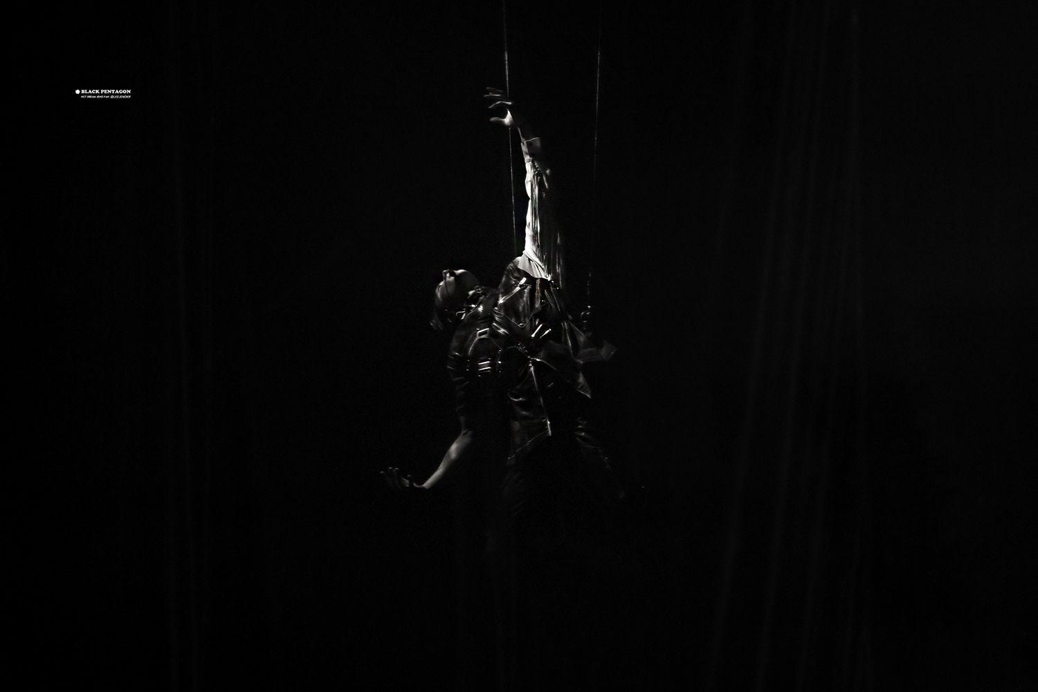 有哪些惊艳的黑色系壁纸