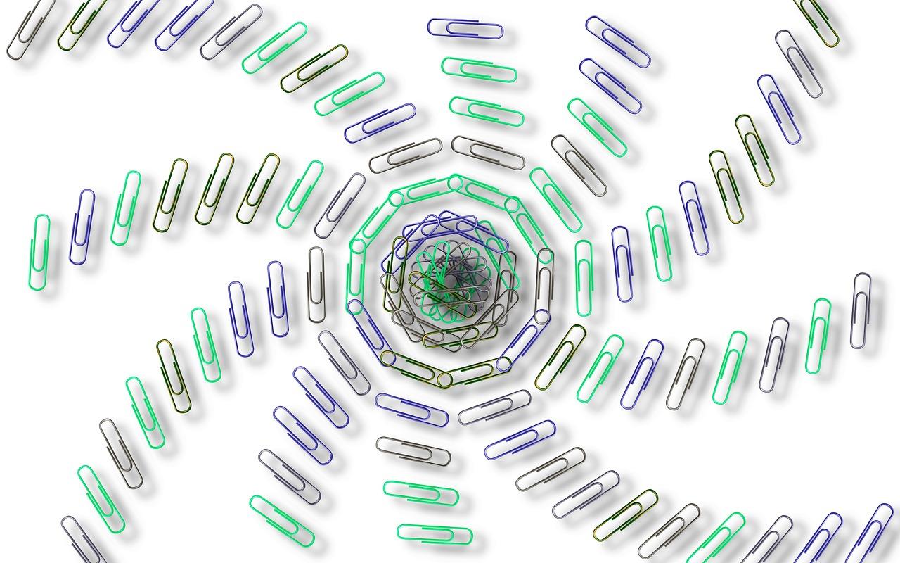 3. 回形针手机挂件