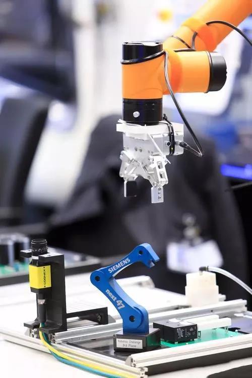 生态新秀遨博智能国产协作机器人先行者