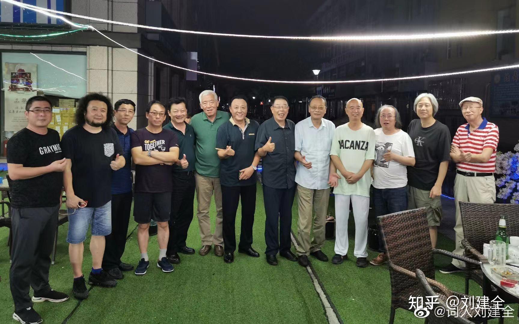 好友，是站在岁与月的背影里，心里老在惦记着 - 知乎