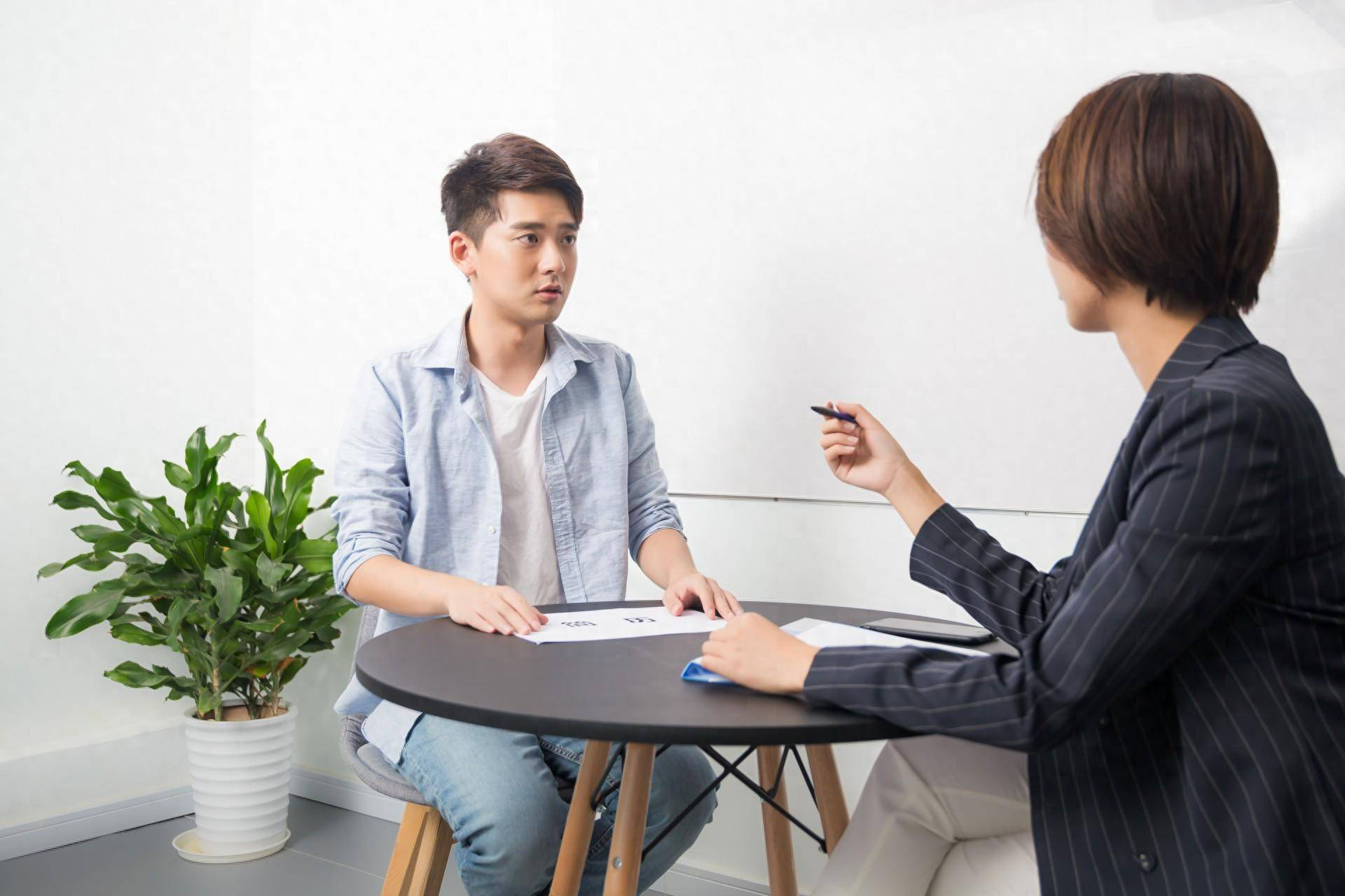 如何优雅地回怼那些在春招面试里，拿着「就业环境不好」来压低起薪的 HR ？